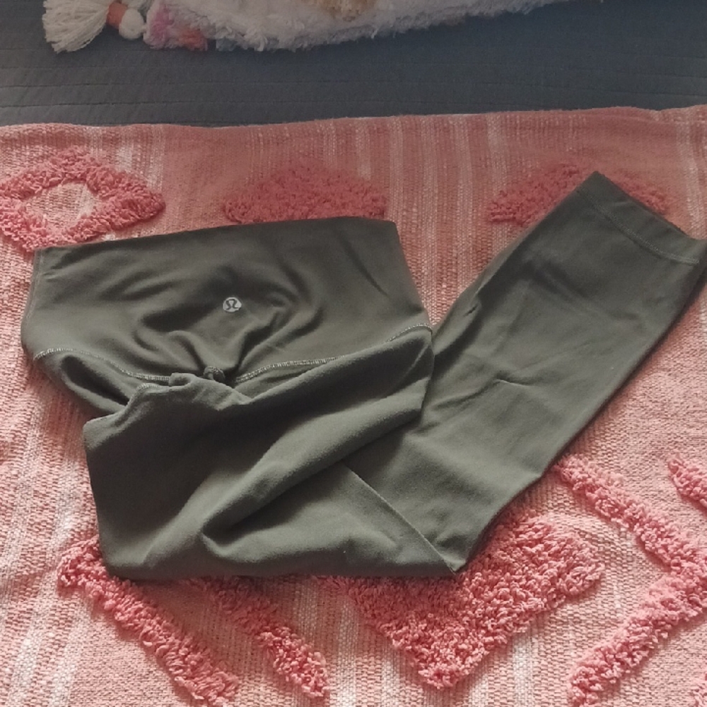 LULULEMON OLIVE GREEN LEGGING CROPPED LENGTH SIZE 4